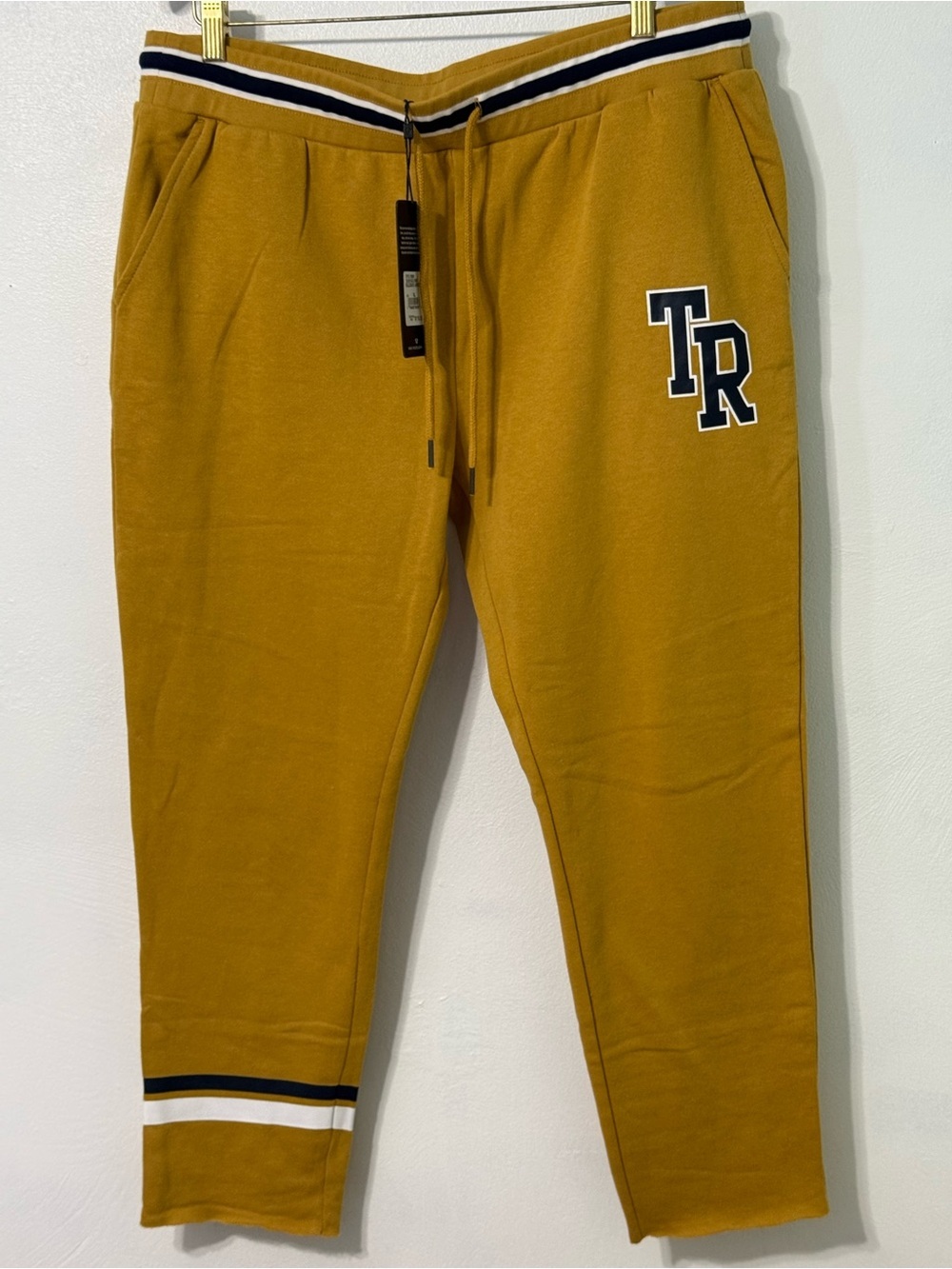 True Religion Collegiate Jogger Gold Coast Raw hem new with tags XL